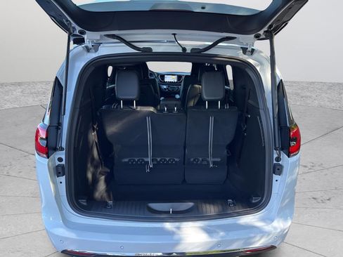 New 2026 Chrysler Pacifica Select image 36
