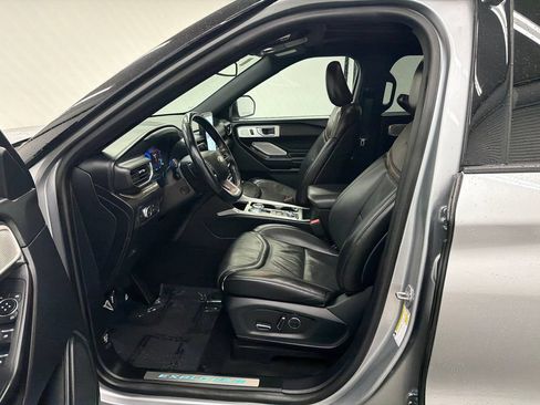 Used 2020 Ford Explorer Platinum w/ Premium Technology Package AWD/4WD image 9