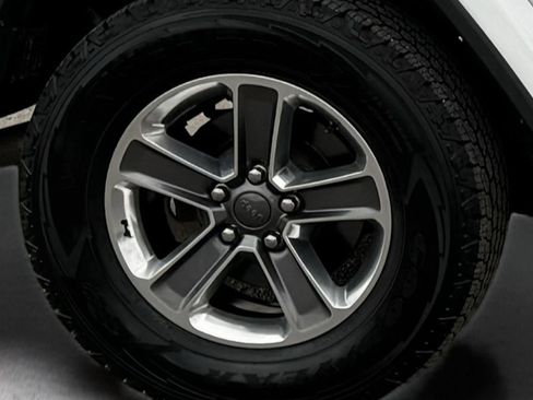 Used 2021 Jeep Wrangler Unlimited Sahara w/ Cold Weather Group image 27