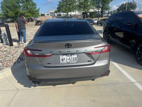 Used 2025 Toyota Camry SE w/ Convenience Package FWD image 5