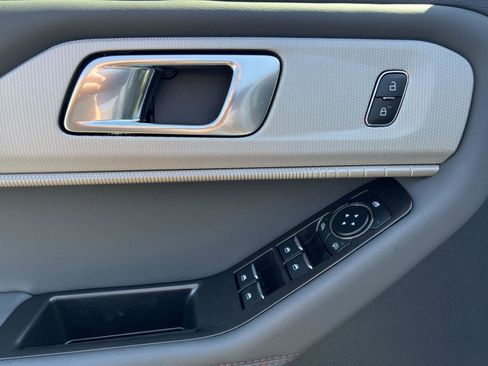 New 2025 Ford Explorer Active w/ Active Comfort Package image 15