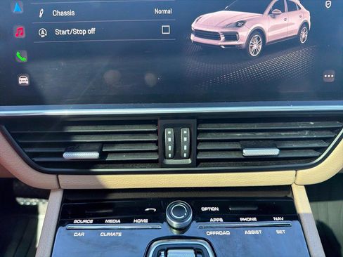 Used 2023 Porsche Cayenne Coupe image 25