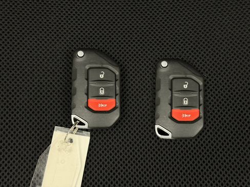 Used 2024 Jeep Gladiator Mojave AWD/4WD image 12