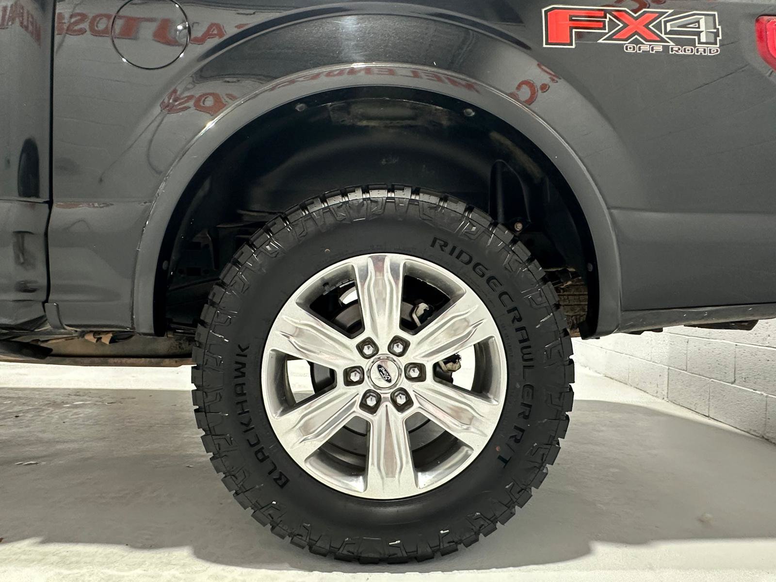 Used 2015 Ford F150 Platinum w/ Equipment Group 701A Luxury AWD/4WD image 25