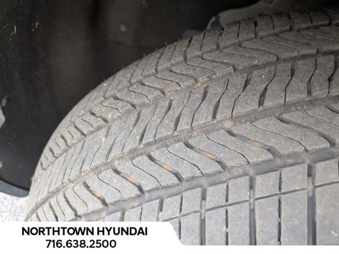 Used 2025 Chevrolet Traverse LT image 42