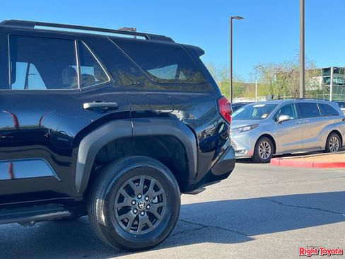 Certified 2025 Toyota 4Runner SR5 AWD/4WD image 11