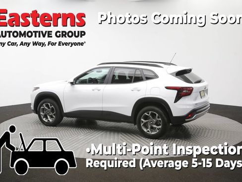 Used 2025 Chevrolet Trax LT FWD image 62