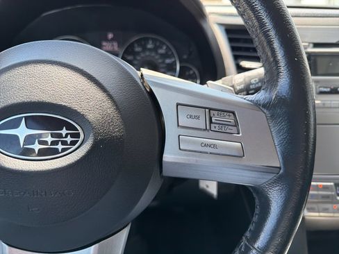 Used 2011 Subaru Outback 2.5i Limited AWD/4WD image 15