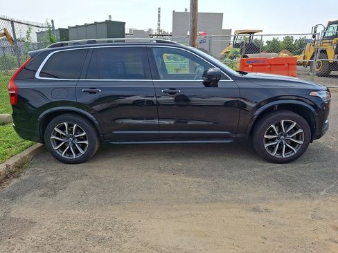 Used 2017 Volvo XC90 T6 Momentum w/ Vision Package AWD/4WD image 6