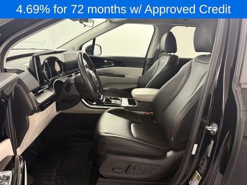 Used 2024 Kia Carnival EX image 29