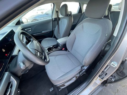 Used 2025 Kia K4 LXS image 36