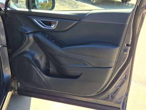 Used 2023 Subaru Forester Premium AWD/4WD image 31