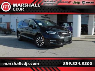 Used 2024 Chrysler Pacifica Select video 1