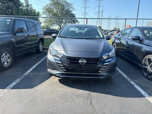 Used 2023 Nissan Versa SV FWD image 2