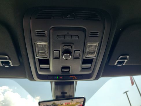 Used 2021 GMC Yukon Denali w/ Denali Premium Package AWD/4WD image 33