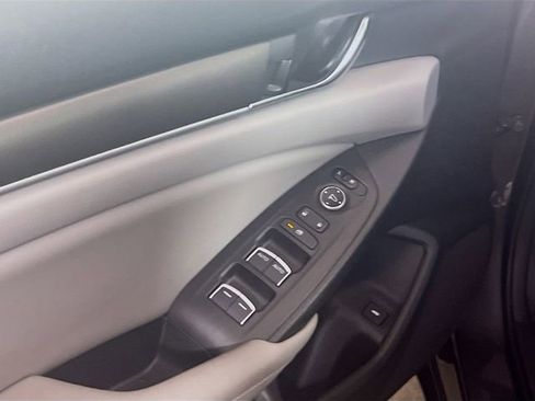 Used 2018 Honda Accord LX image 16
