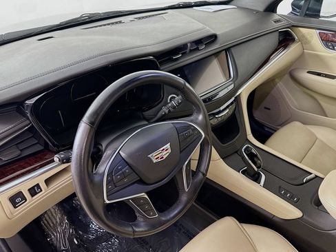 Used 2018 Cadillac XT5 Luxury w/ Driver Awareness Package AWD/4WD image 14