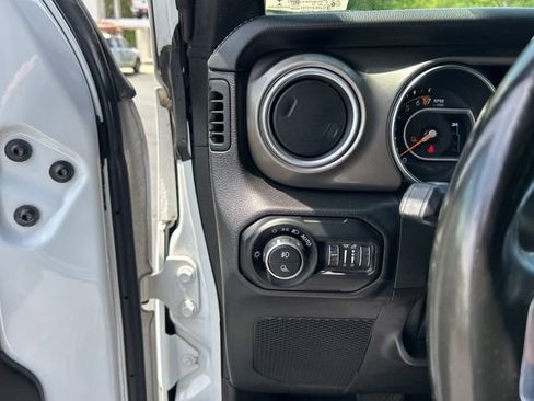 Used 2021 Jeep Gladiator Overland AWD/4WD image 26