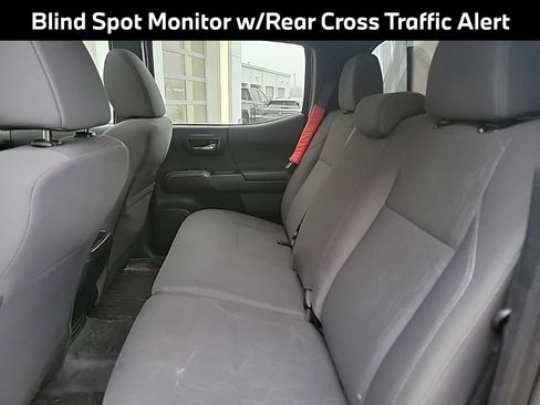 Used 2016 Toyota Tacoma TRD Sport image 11