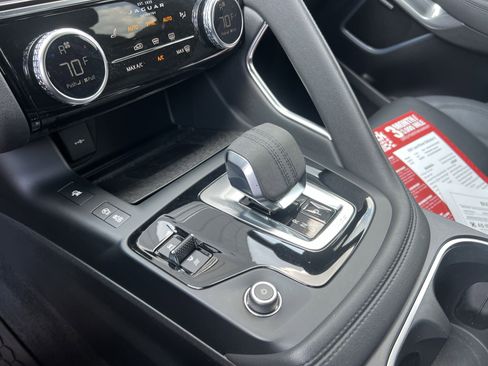 Certified 2022 Jaguar E-PACE SE image 27