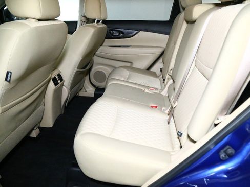 Used 2020 Nissan Rogue SV image 14