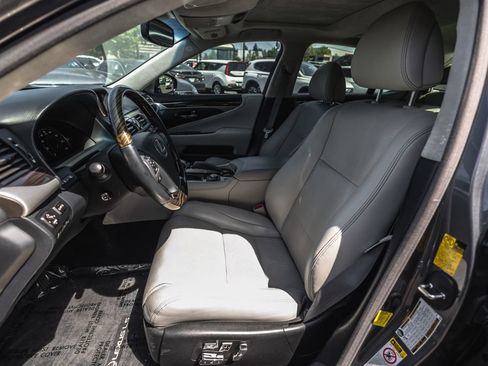 Used 2015 Lexus LS 460 w/ Comfort Package RWD image 17