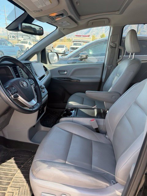 Used 2020 Toyota Sienna XLE FWD image 13