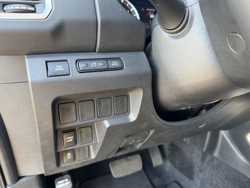 Used 2022 Nissan Frontier SV image 24