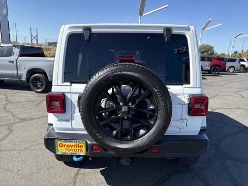 Used 2022 Jeep Wrangler Unlimited Sahara w/ Cold Weather Group AWD/4WD image 4