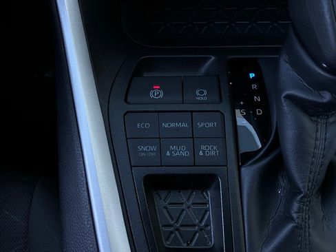 Used 2025 Toyota RAV4 XLE image 25