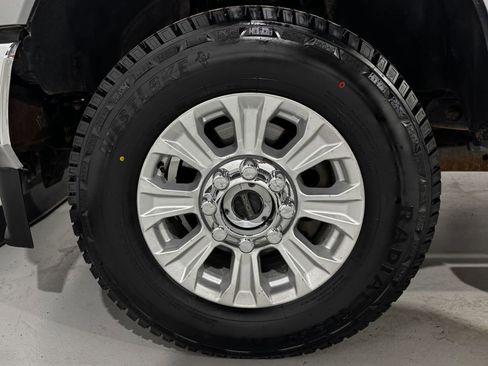 Used 2021 Ford F250 XLT w/ FX4 Off-Road Package image 8