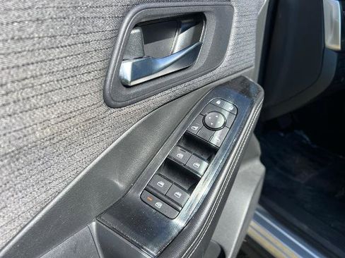 Used 2023 Nissan Rogue SV image 9