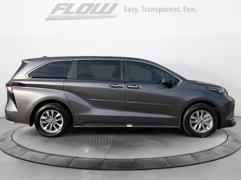 Certified 2024 Toyota Sienna XLE image 10