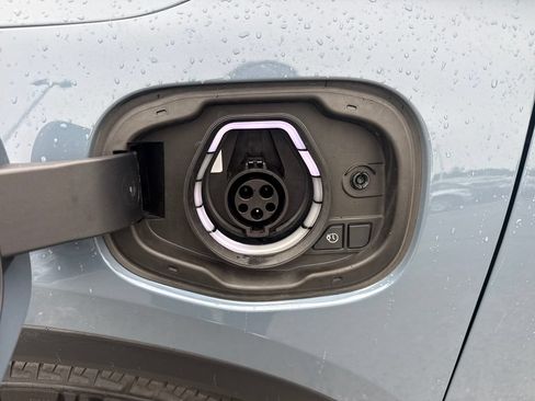 Used 2025 Ford Escape SE FWD image 19
