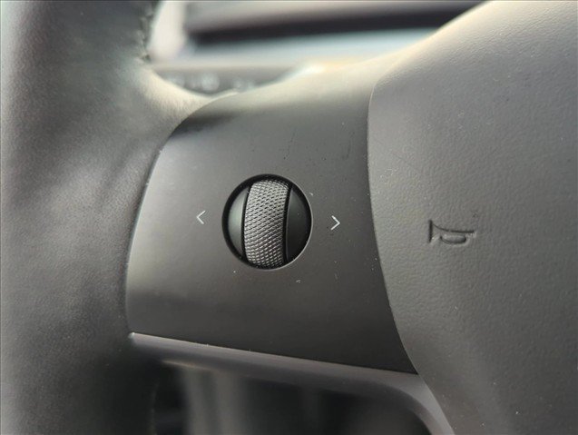 Used 2025 Tesla Model Y Long Range RWD image 16