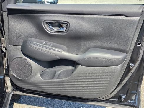Used 2025 Honda HR-V LX image 10