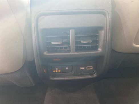 Used 2022 Cadillac XT4 Premium Luxury image 15