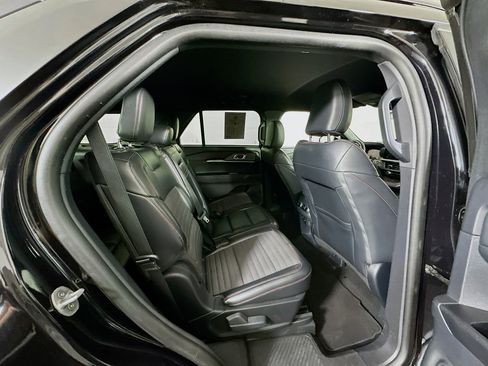 Used 2025 Ford Explorer ST-Line w/ ST-Line Street Pack AWD/4WD image 31