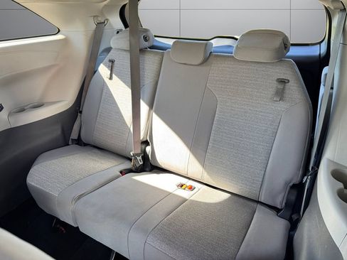 Used 2021 Toyota Sienna LE w/ LE Plus Package AWD/4WD image 16