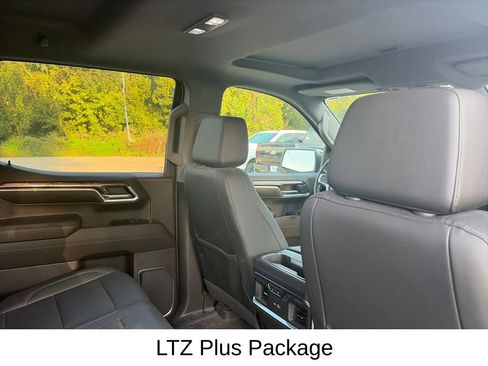 Used 2022 Chevrolet Silverado 1500 LTZ w/ LTZ Premium Package AWD/4WD image 14