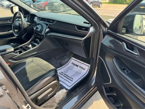 Used 2022 Jeep Grand Cherokee L Laredo image 19