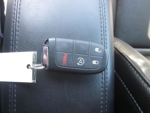 Used 2024 Jeep Compass Latitude AWD/4WD image 14