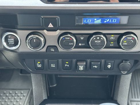 Used 2022 Toyota Tacoma TRD Off-Road w/ Technology Package AWD/4WD image 32