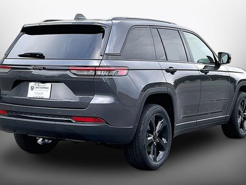 Used 2023 Jeep Grand Cherokee Altitude AWD/4WD image 8