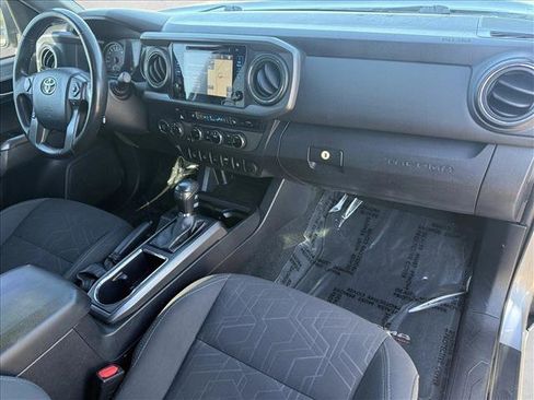 Used 2017 Toyota Tacoma TRD Off-Road w/ Premium & Technology Package image 13