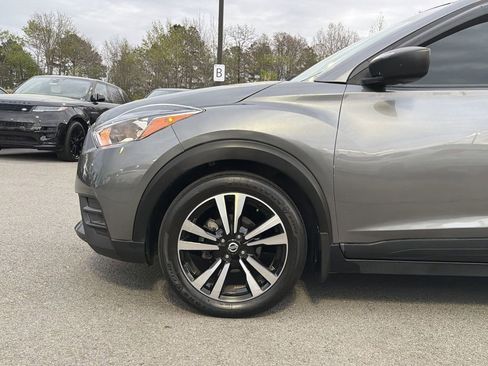 Used 2020 Nissan Kicks SV image 9