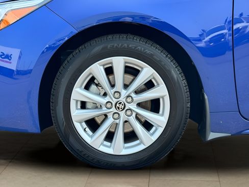 Used 2025 Toyota Corolla SE w/ SE Package FWD image 32