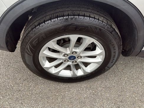 Used 2020 Ford Escape SE image 24