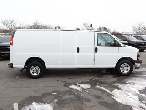 Used 2022 Chevrolet Express 3500 Extended w/ Driver Convenience Package image 11