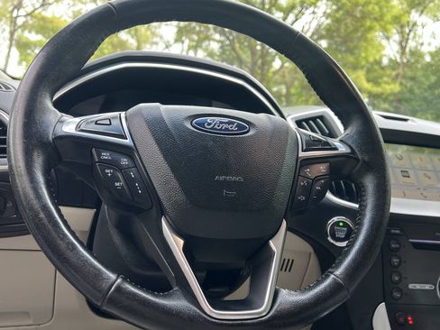 Used 2018 Ford Edge Titanium w/ Ford Safe & Smart Package FWD image 15